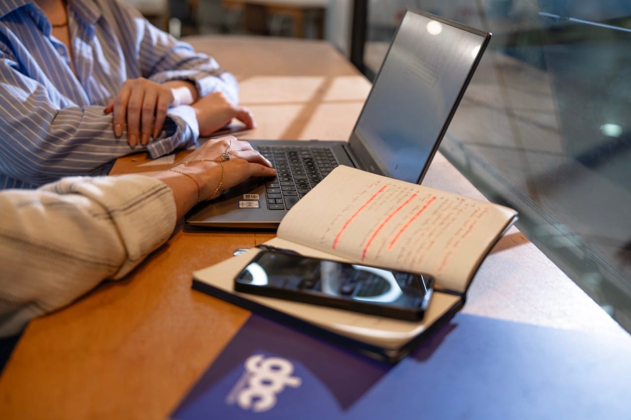 Evden Çalışma mı, Hazır Ofis mi? Verimlilik ve Maliyet Karşılaştırması